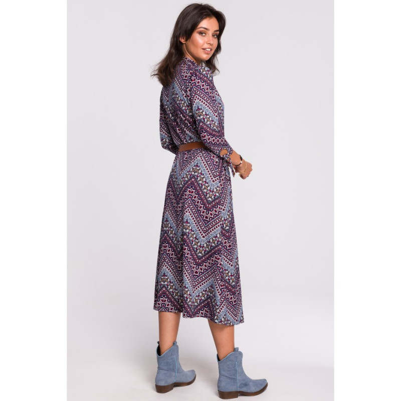 B135 Sukienka midi z kołnierzykiem i paskiem - model 1