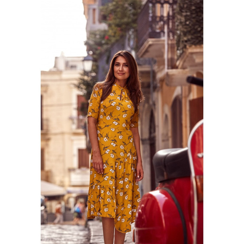 S177 Sukienka midi w kwiaty z pęknięciem w dekolcie - model 1