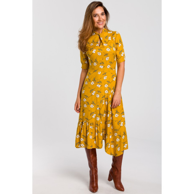 S177 Sukienka midi w kwiaty z pęknięciem w dekolcie - model 1