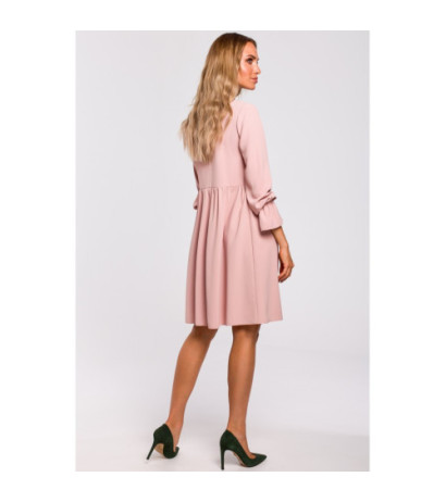 M465 Sukienka z rękawami i falbanką - pudrowa