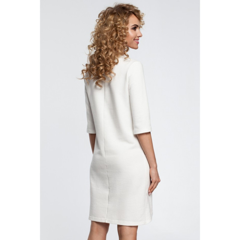 M292 Dopasowana sukienka z zakładką u dołu - ecru