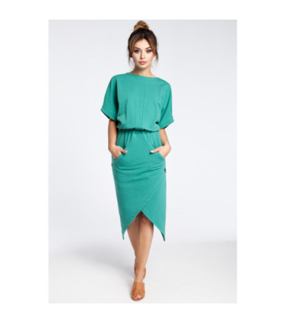 B029 Nowoczesna sukienka z zakładką - zielona