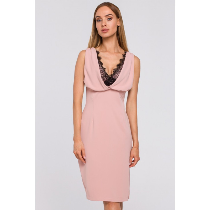 M486 Sukienka z koronkową wstawką w dekolcie - pudrowa