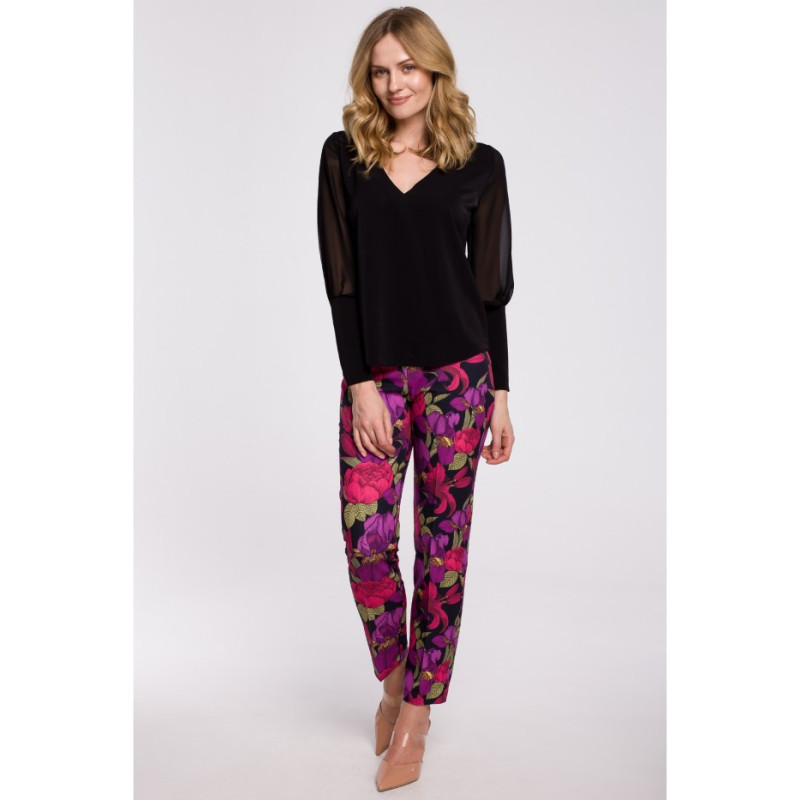 K066 Szyfonowa bluzka z dekoltem typu V - czarna