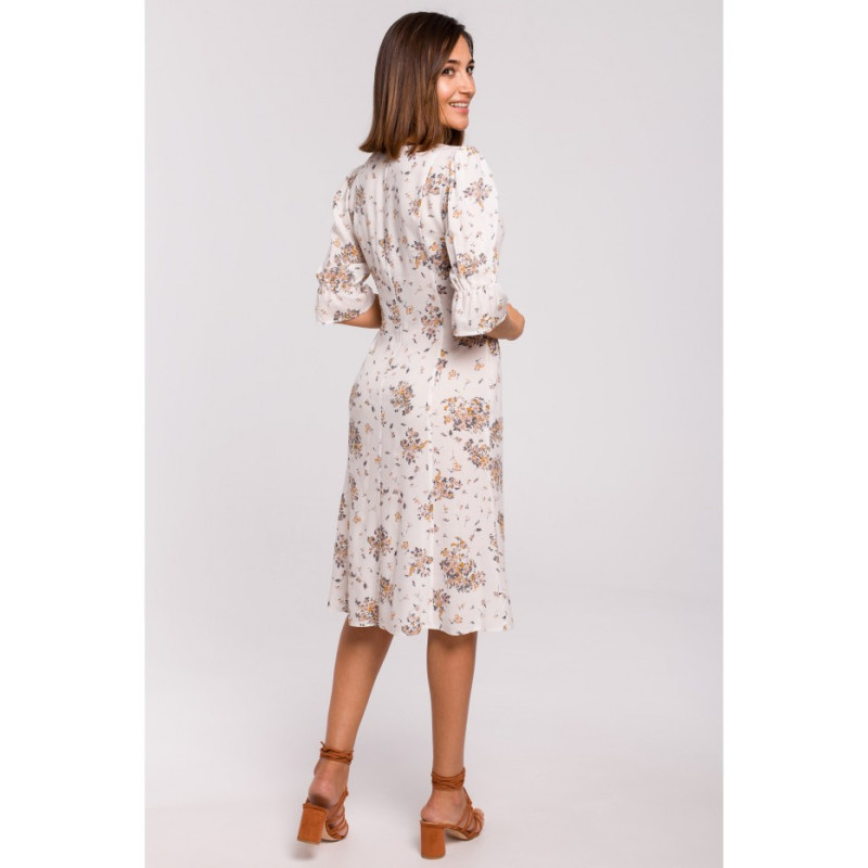 S223 Sukienka midi z guzikami - model 3