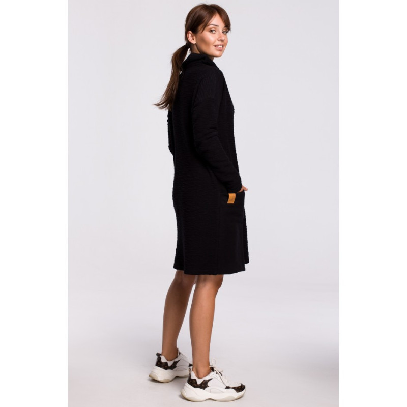 B177 Prosta sukienka z wysokim kołnierzem - czarna
