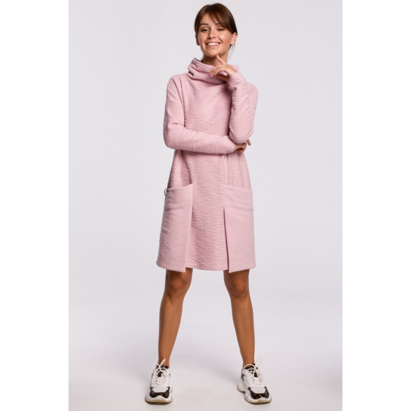 B177 Prosta sukienka z wysokim kołnierzem - pudrowa