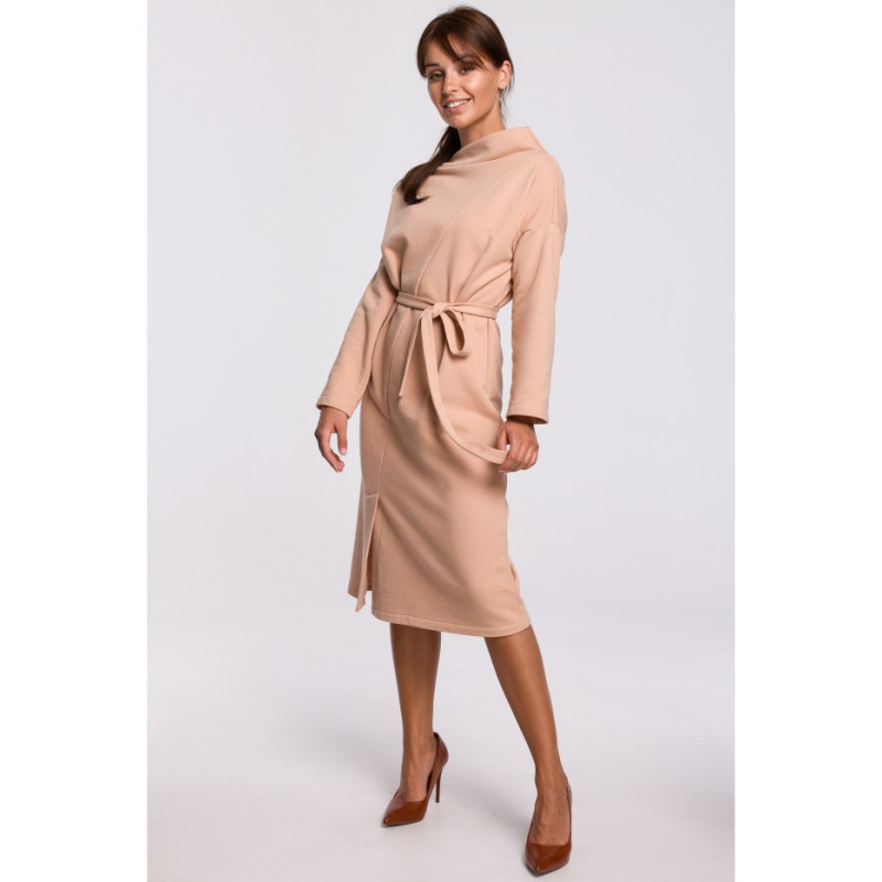 B178 Elegancka sukienka z paskiem w talii - beżowa