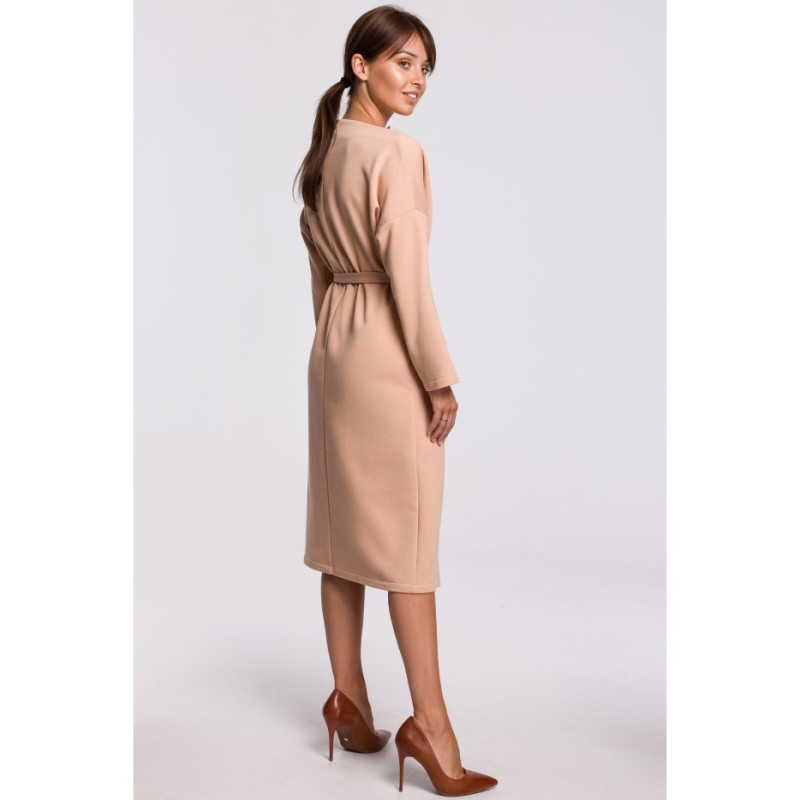 B178 Elegancka sukienka z paskiem w talii - beżowa