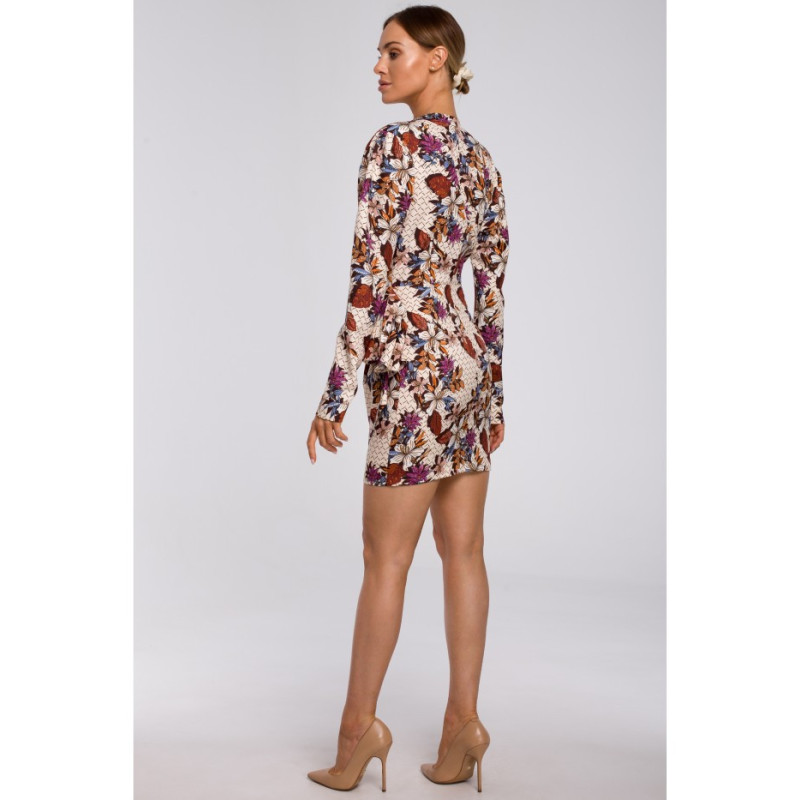 M532 Sukienka mini we wzór z falbaną na boku - model 2