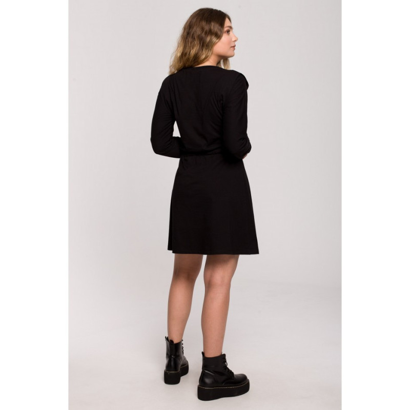 B208 Rozkloszowana sukienka z wiązaniem - czarna