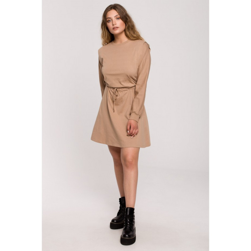 B208 Rozkloszowana sukienka z wiązaniem - orzechowa