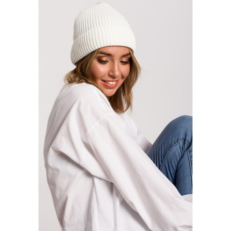 BK079 Czapka splot łańcuszek - ecru