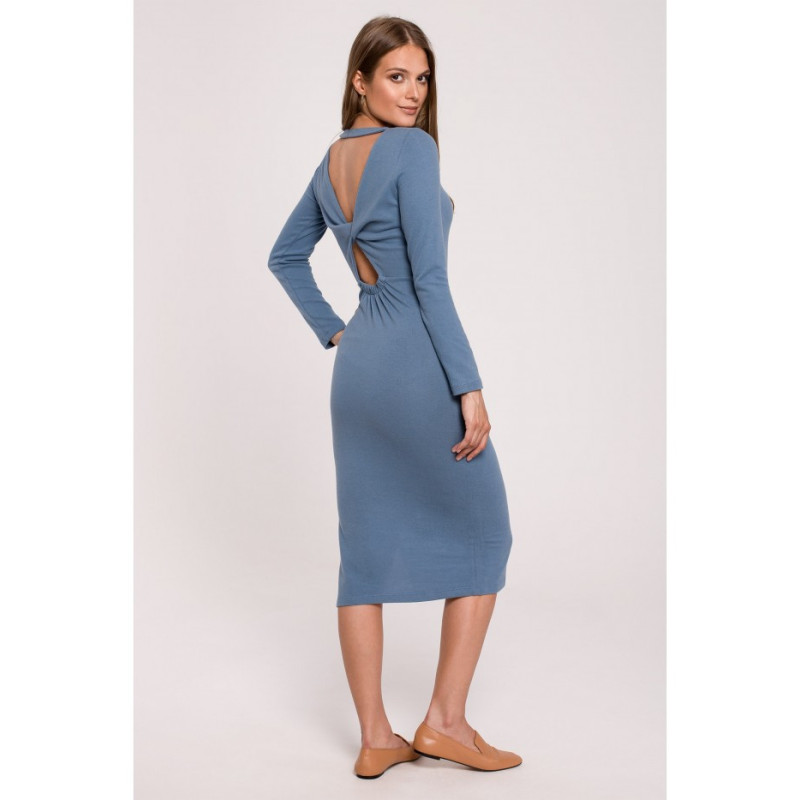 K110 Sukienka sweterkowa z przeplotem na plecach - niebieska
