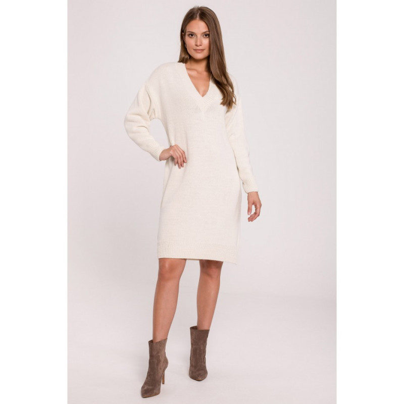 K122 Sukienka swetrowa z dekoltem V - kość słoniowa