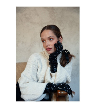 K124 Krótki sweter z golfem - kość słoniowa