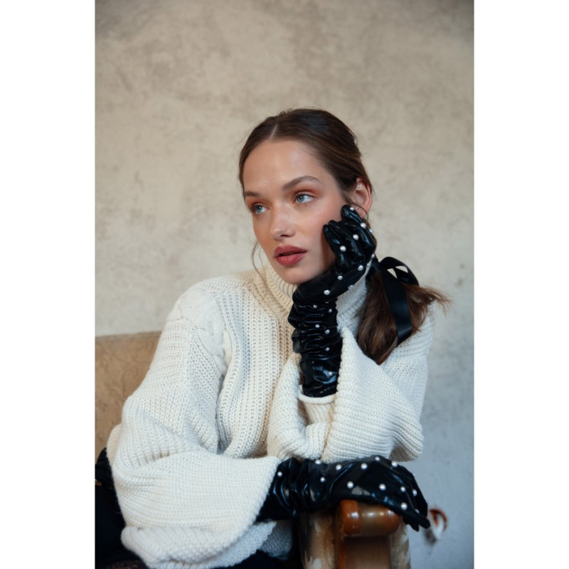 K124 Krótki sweter z golfem - kość słoniowa