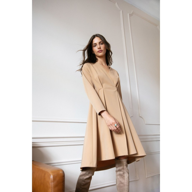 S280 Sukienka z rozkloszowanym dołem - kamelowa