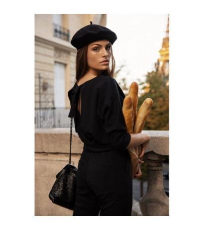 B244 Kombinezon z dekoltem na zakładkę z tyłu - czarny