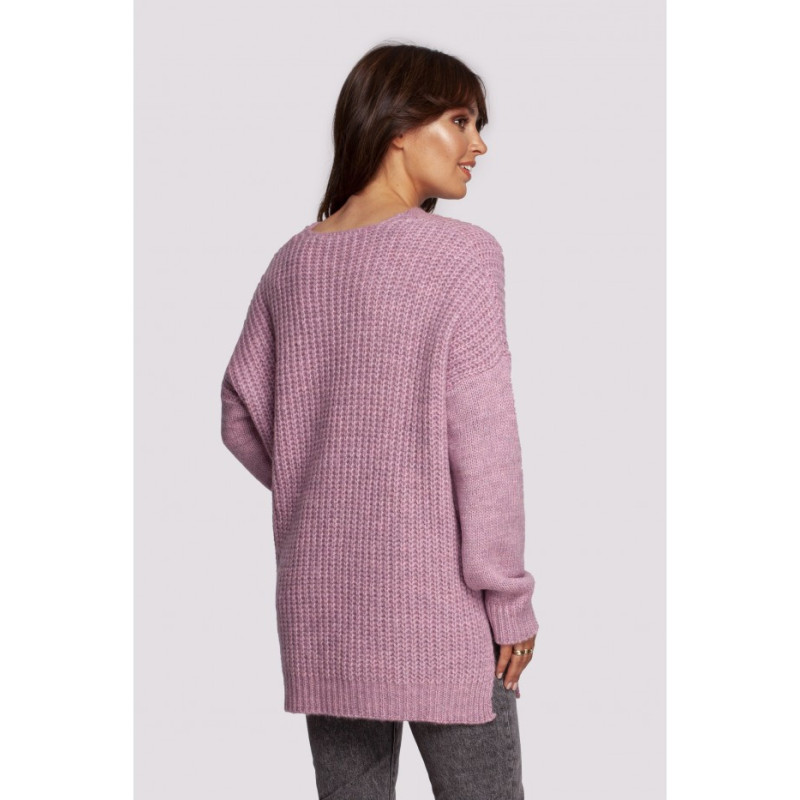 BK087 Długi sweter z dekoltem i rozcięciami po bokach - pudrowy