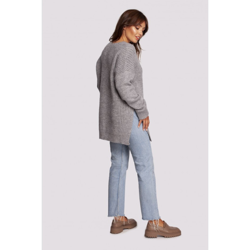 BK087 Długi sweter z dekoltem i rozcięciami po bokach - szary