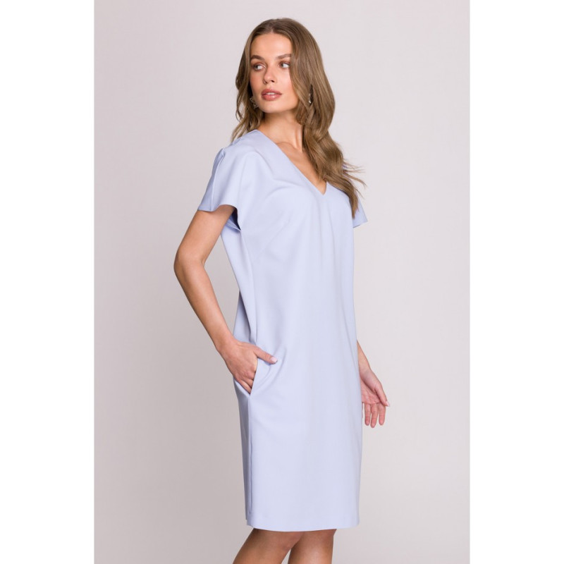 S392 Sukienka o luźnym fasonie z dekoltem V - błękitna