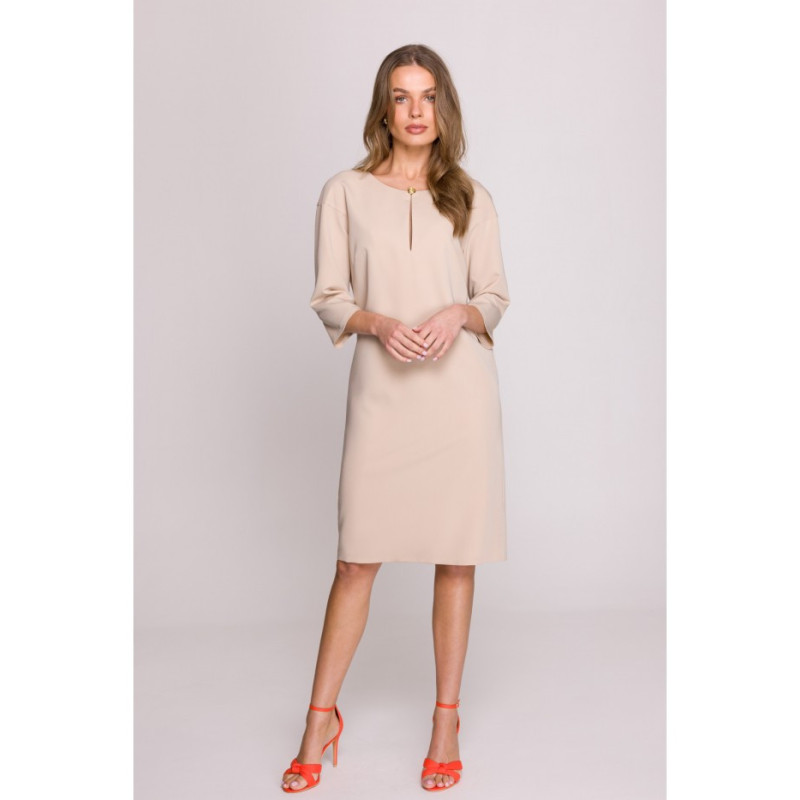 S394 Sukienka o luźnym fasonie z łezką w dekolcie - beżowa