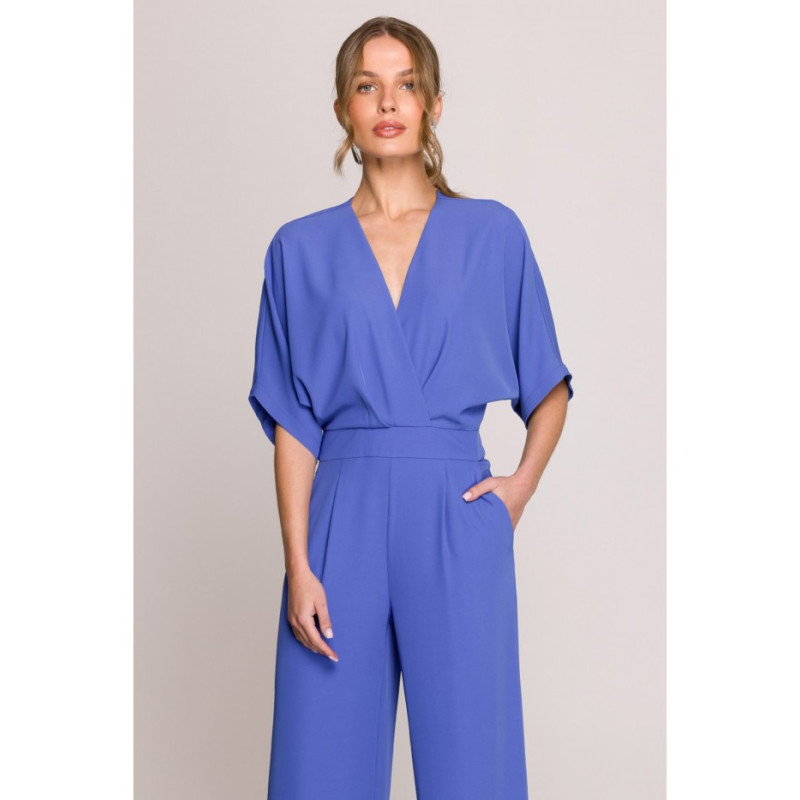 S395 Kombinezon z dekoltem kopertowym - niebieski