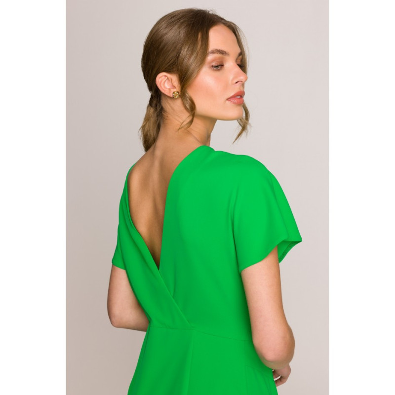 S398 Sukienka z dekoltem z tyłu i rozcięciem - soczysty zielony