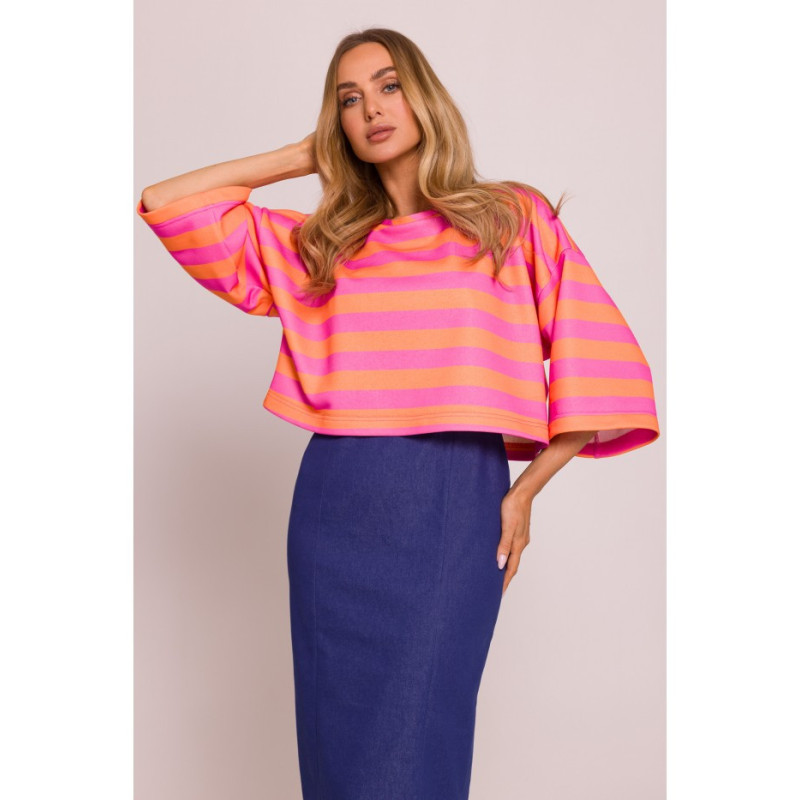 M844 Krótka bluza z nadrukiem - model 3