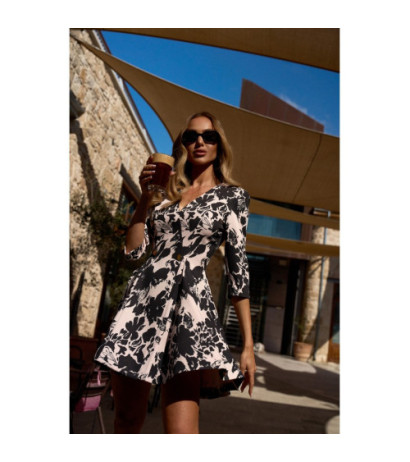 M849 Wzorzysta sukienka mini z klinami - model 1