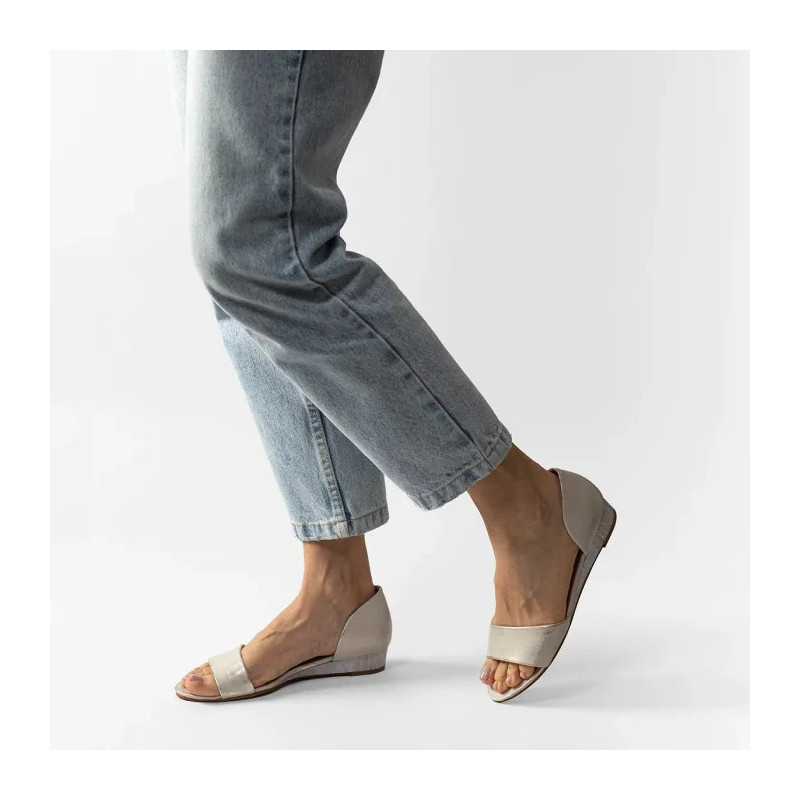 Maciejka Złote Przecierane 01971-25/00-5 (MA63-f) sandals