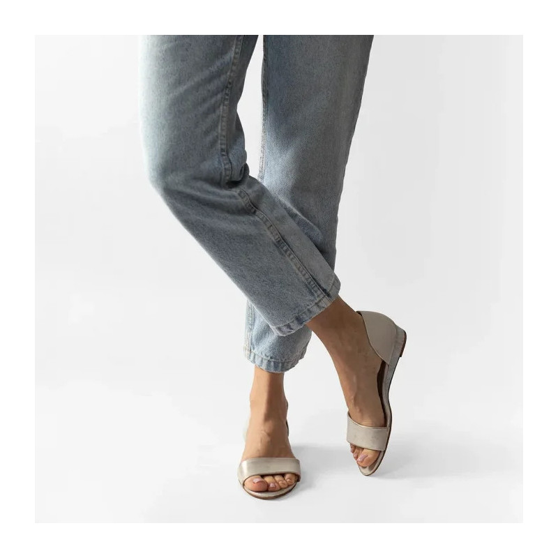 Maciejka Złote Przecierane 01971-25/00-5 (MA63-f) sandals