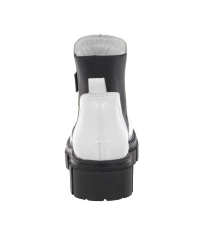 Nessi Białe Lakierowane 21095 711 (NE250-b) shoes