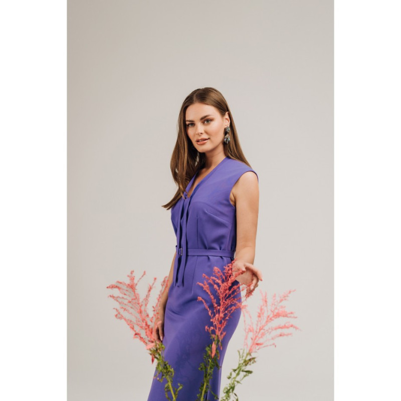 S410 Sukienka z wiązaniem w dekolcie - fioletowa