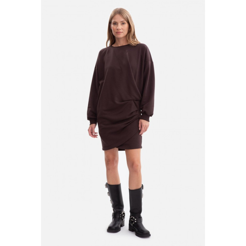 B298 Sukienka dzianinowa z zakładkami - gorzka czekolada
