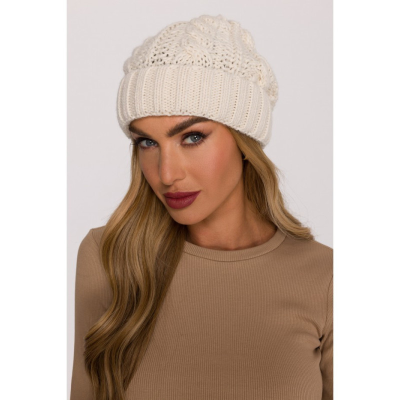 M897 Czapka splot warkocz - ecru