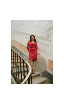 S428 Sukienka z drapowanym dekoltem - czerwona