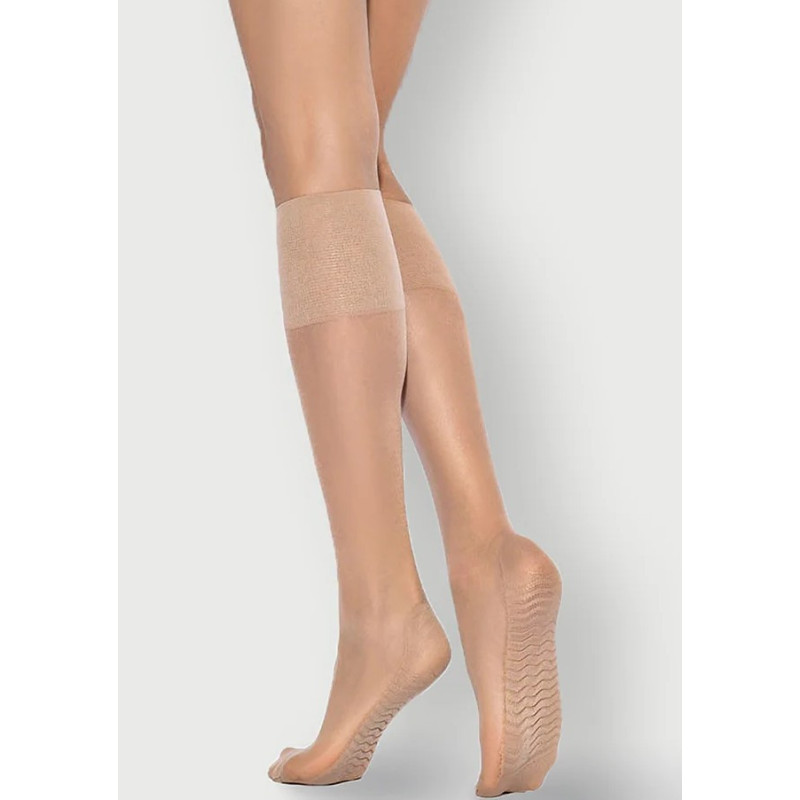 Mona socks to the knees