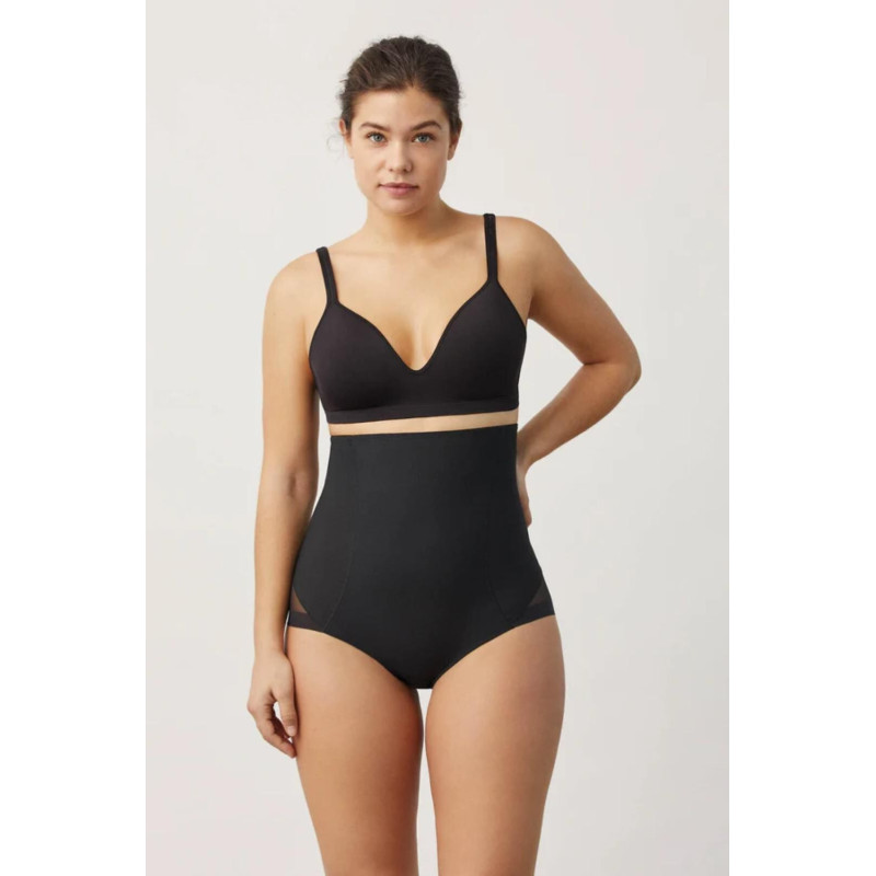 Ysabel Mora slimming panties