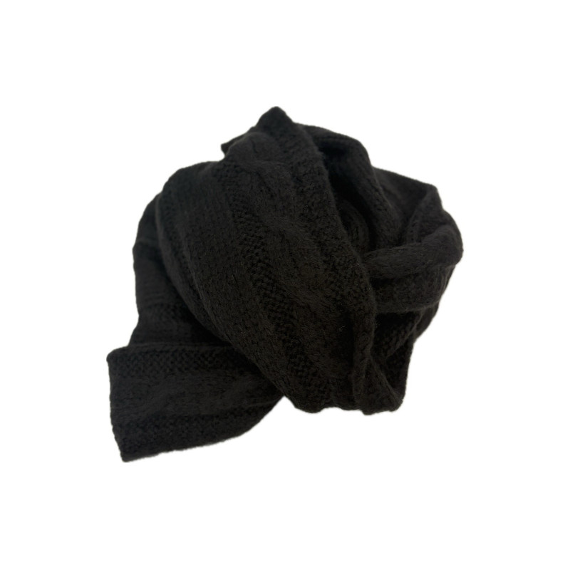 P&M Clothing a scarf