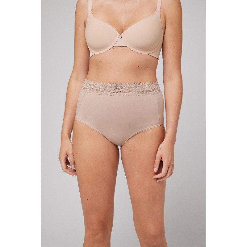 Ysabel Mora slimming panties