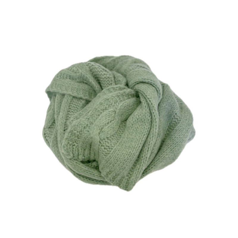 P&M Clothing a scarf