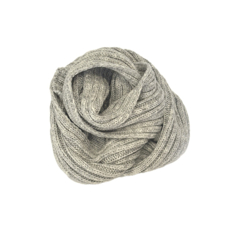 P&M Clothing a scarf